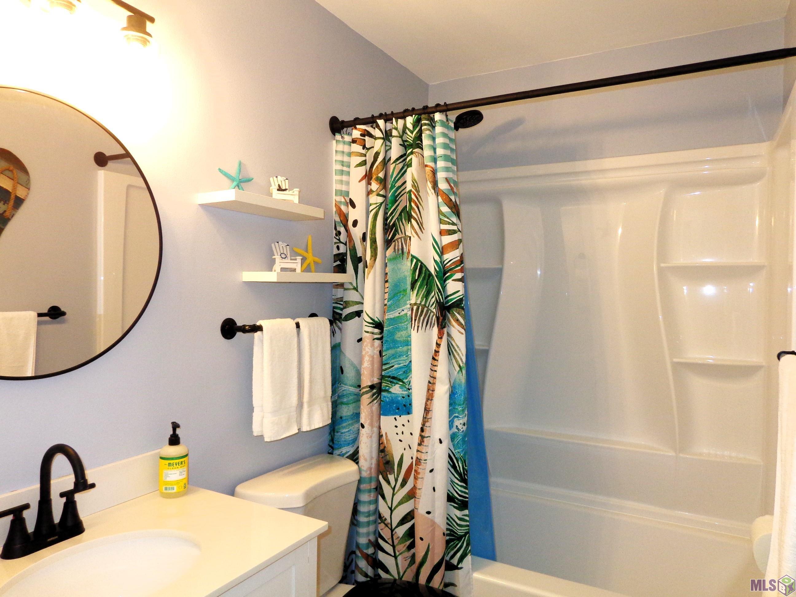 203 Robyn Street Gray, LA 70359 - Photo 19 of 27 HALL BATHROOM