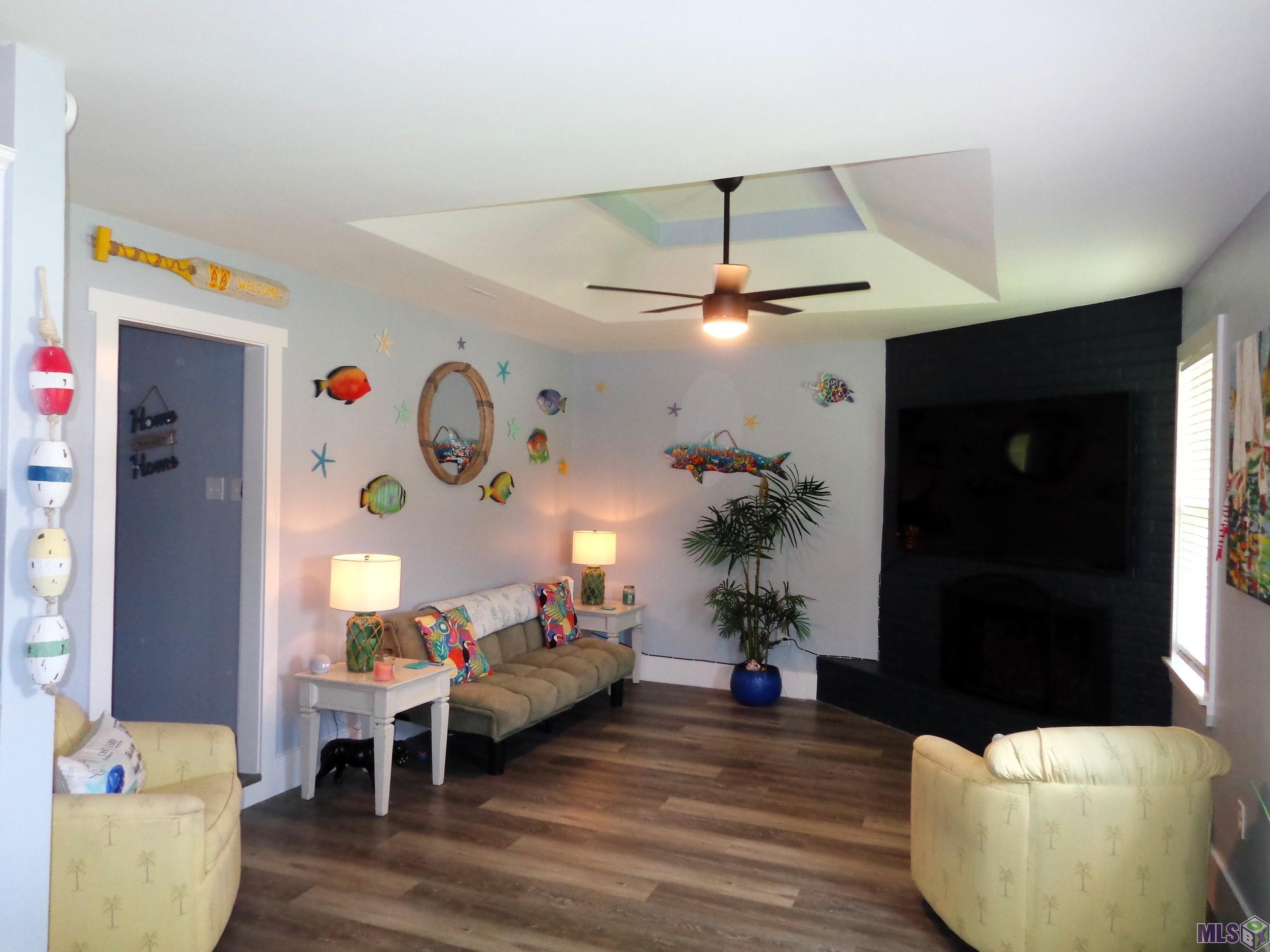 203 Robyn Street Gray, LA 70359 - Photo 4 of 27 COZY LIVING ROOM