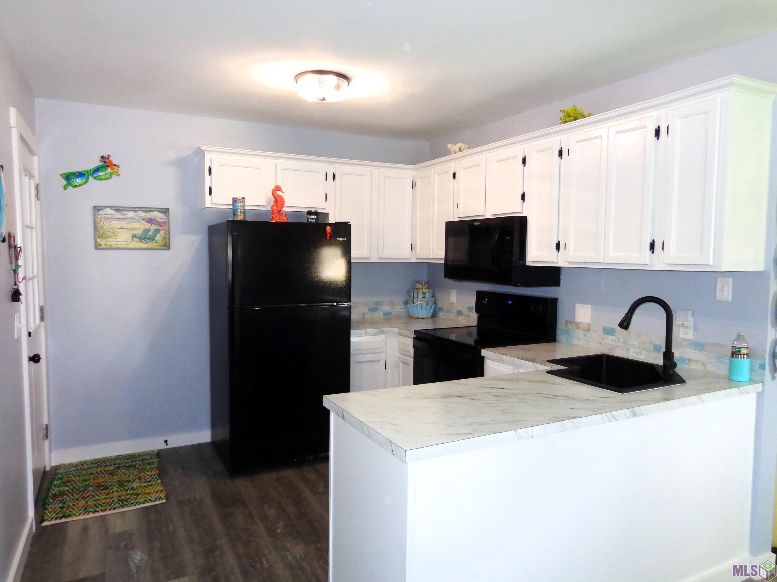 203 Robyn Street Gray, LA 70359 - Photo 6 of 27 BRIGHT OPEN KITCHEN