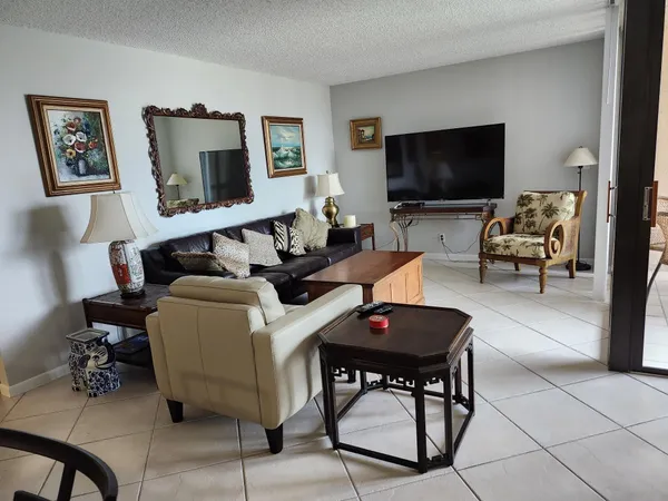 $1,980 | 450 Egret Circle, Delray Beach, FL 33444