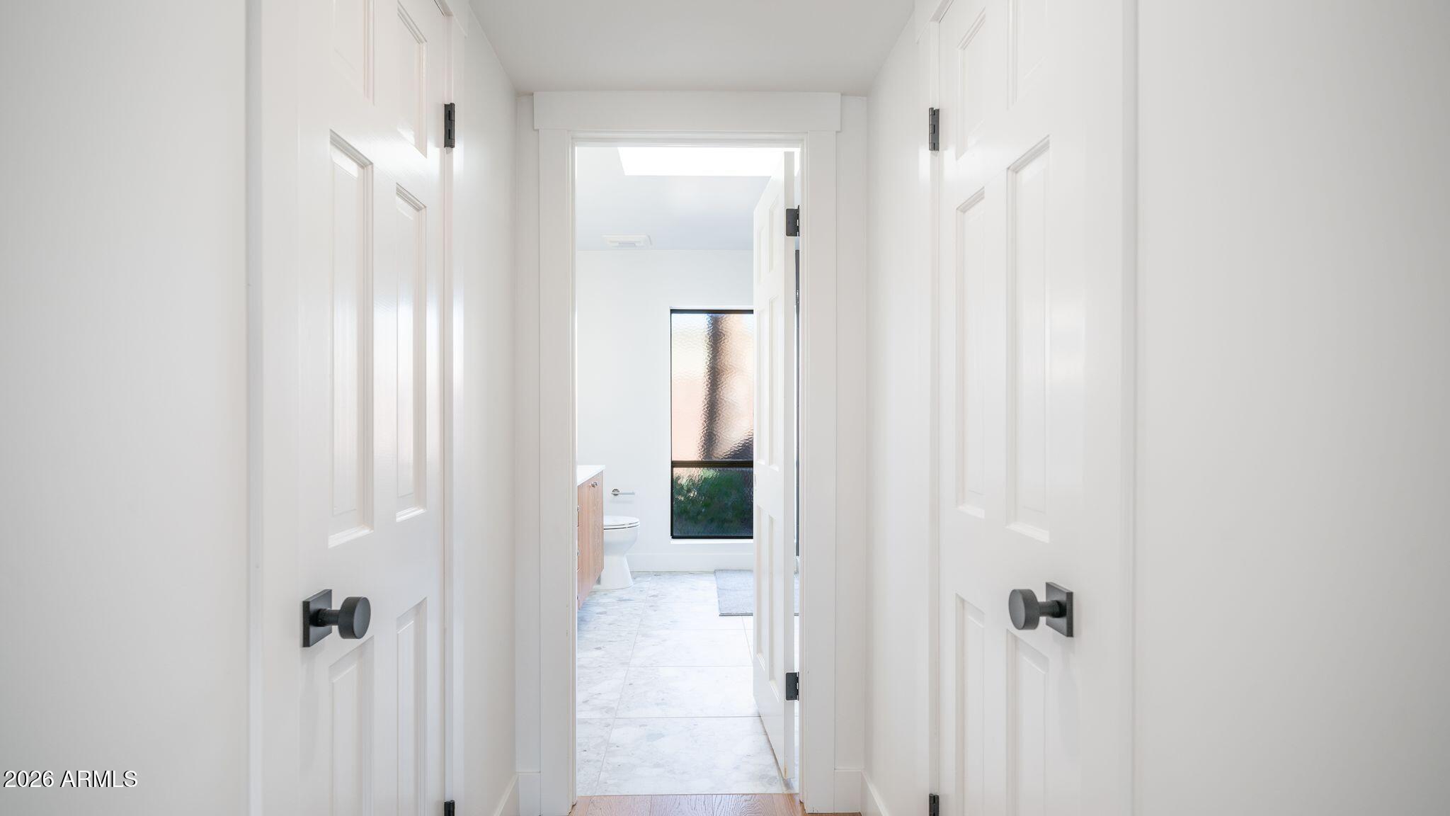 6833 North 18th Street Phoenix, AZ 85016 - Photo 24 of 38 Primary Ensuite with dual walk-in closet