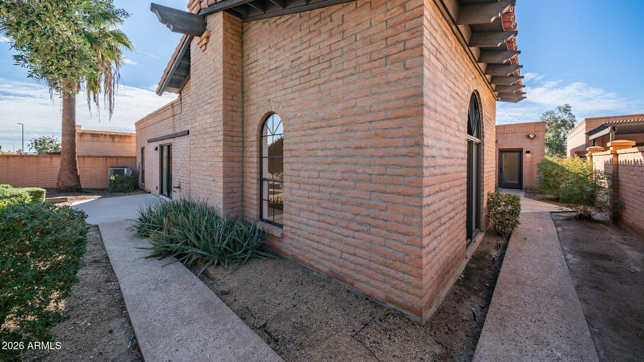 6833 North 18th Street Phoenix, AZ 85016 - Photo 37 of 38 Side yard and backyard