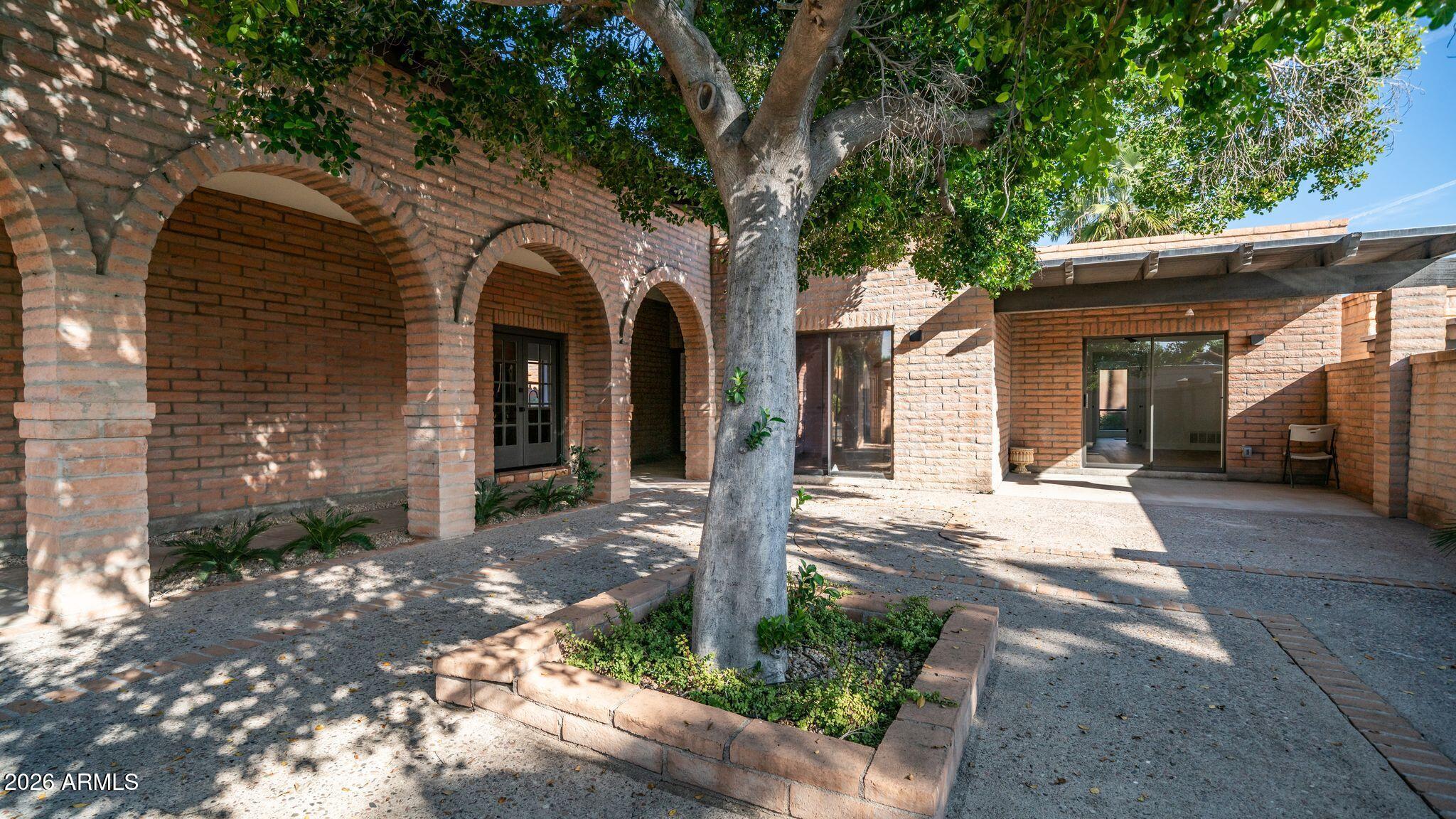 6833 North 18th Street Phoenix, AZ 85016 - Photo 4 of 38 Beautiful outdoor space