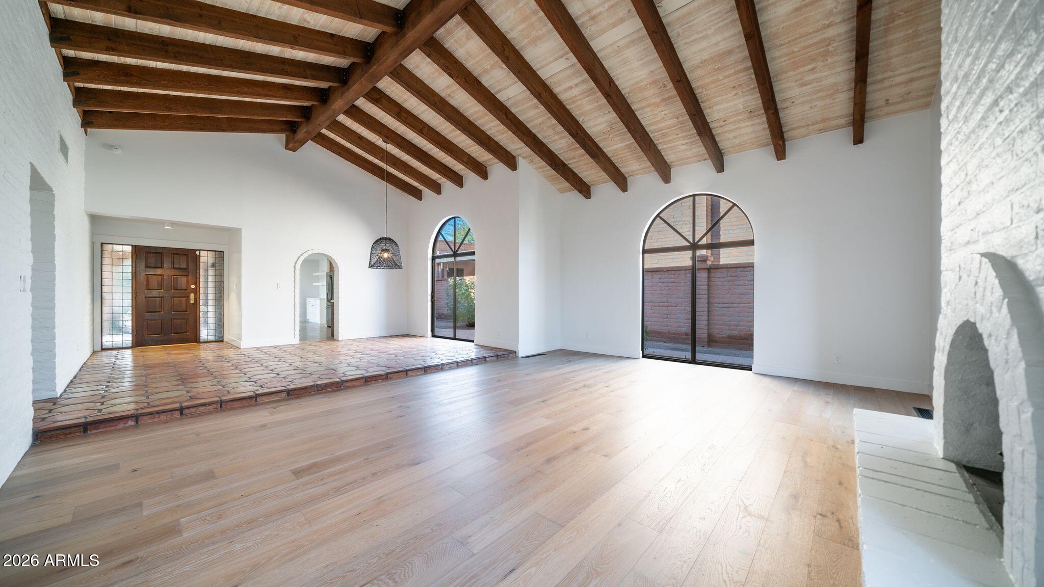 6833 North 18th Street Phoenix, AZ 85016 - Photo 8 of 38 Room to relax