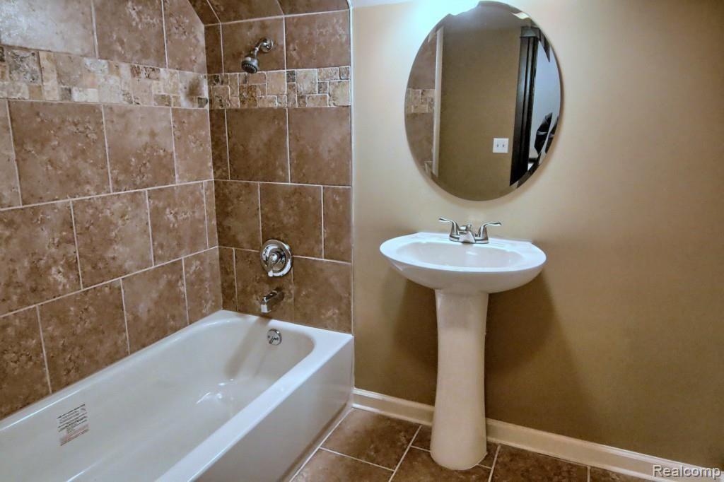22200 30 Mile Road Ray, MI 48096 - Photo 13 of 31 Bathroom.jpg