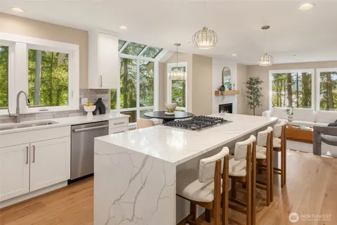$2,184,000 | 19221 Southeast 25th Street, Sammamish, WA 98075
