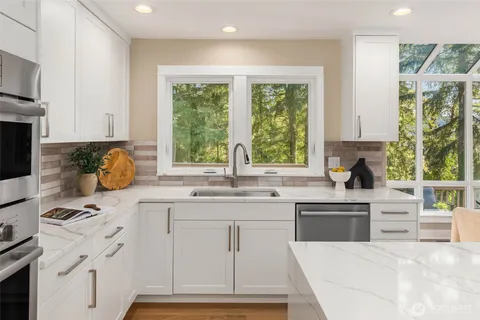 $2,184,000 | 19221 Southeast 25th Street, Sammamish, WA 98075