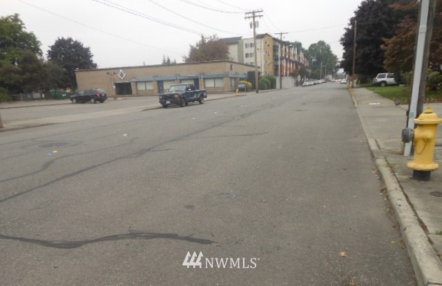 520 Williams Avenue South Renton, WA 98057 - Photo 3 of 11