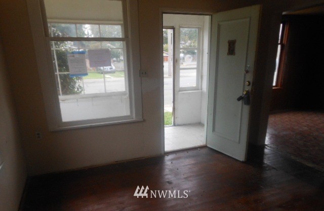 520 Williams Avenue South Renton, WA 98057 - Photo 4 of 11