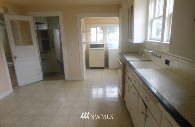 520 Williams Avenue South Renton, WA 98057 - Photo 9 of 11
