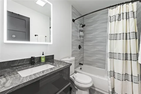 $3,350 | 6906 Lunar Drive, Austin, TX 78745