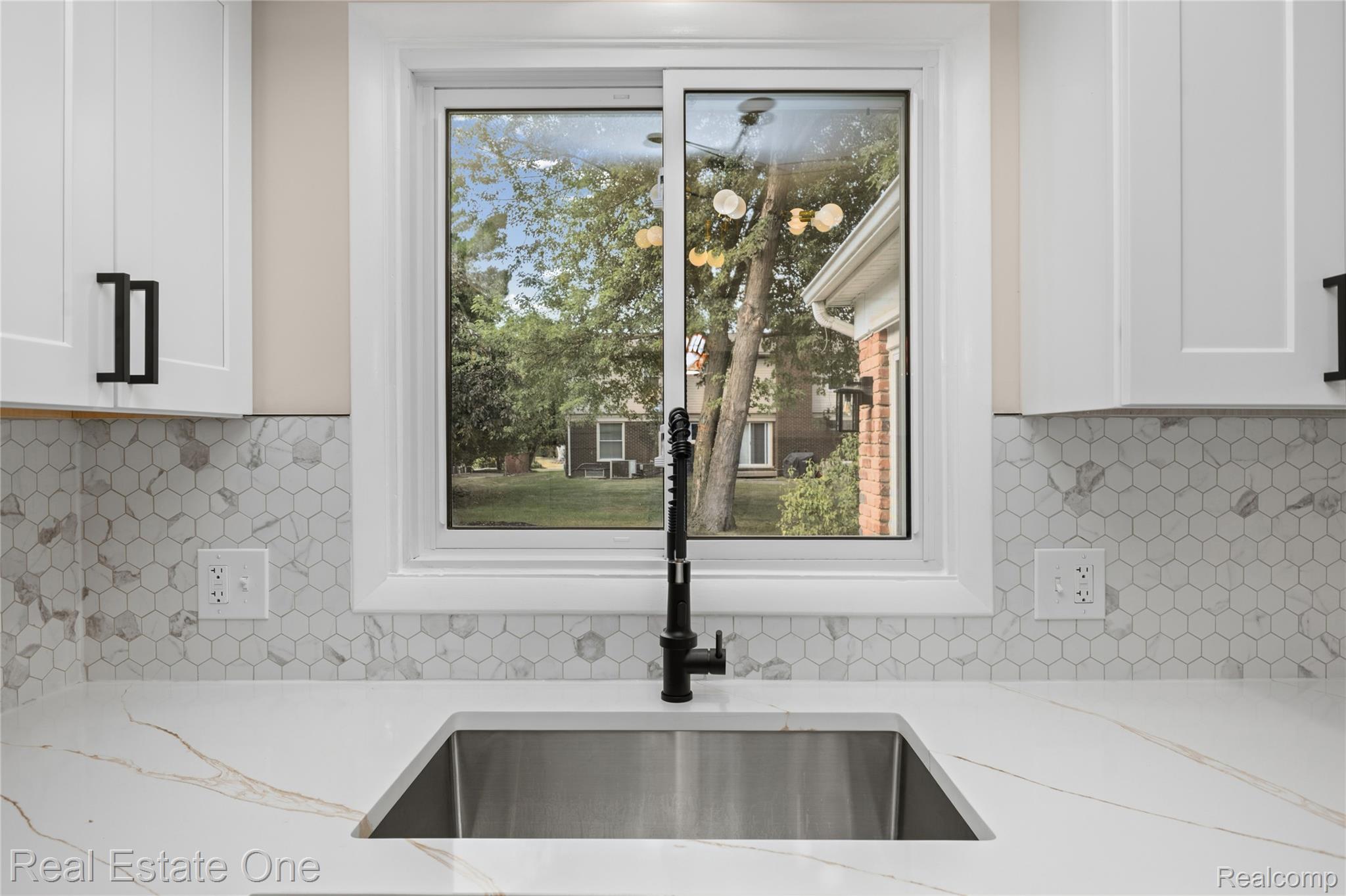 25695 Branchaster Road Farmington, MI 48336 - Photo 19 of 58 25695 Brachester - OnDemand Pix Photography (16).jpg
