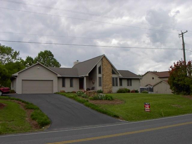 2437 Mountain View Road Vinton, VA 24179 - Photo 1 of 6 FRONT VIEW
