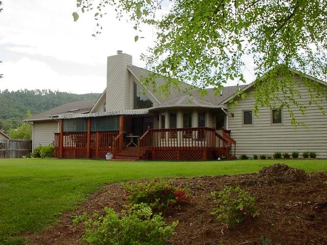 2437 Mountain View Road Vinton, VA 24179 - Photo 6 of 6 BACK EXTERIOR