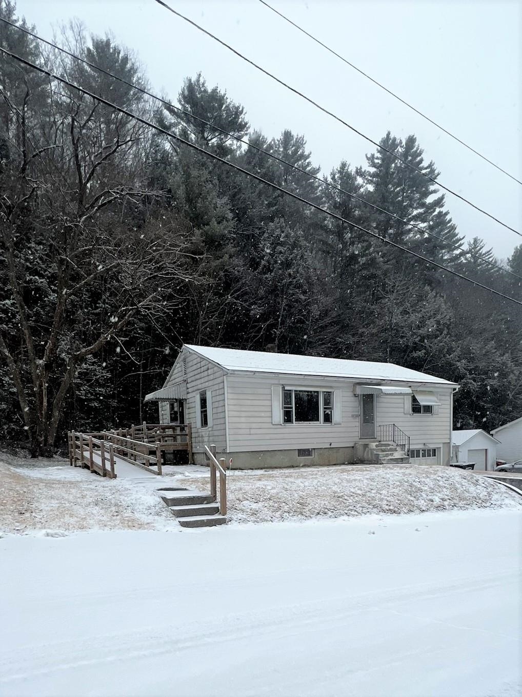 200 Commonwealth Avenue Springfield, VT 05156 - Photo 2 of 11