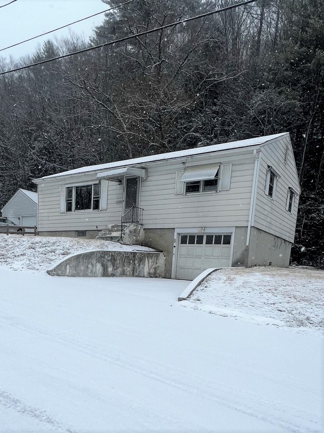 200 Commonwealth Avenue Springfield, VT 05156 - Photo 3 of 11