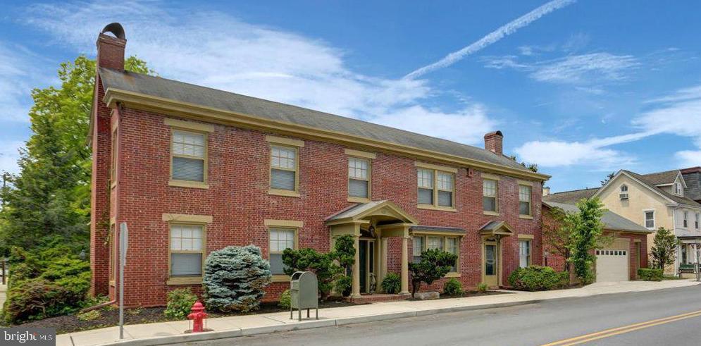 100 North Carlisle St