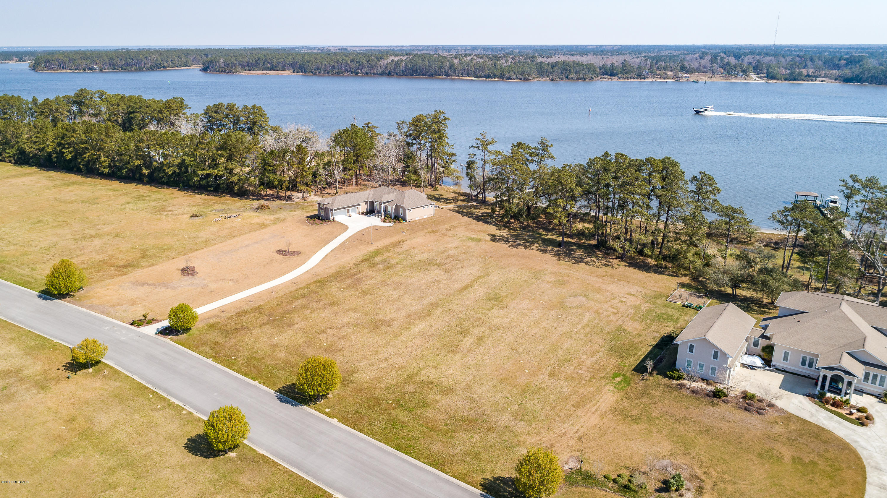 121 Waterway Road Havelock, NC 28532 - Photo 10 of 19 Chill Photo & video-44