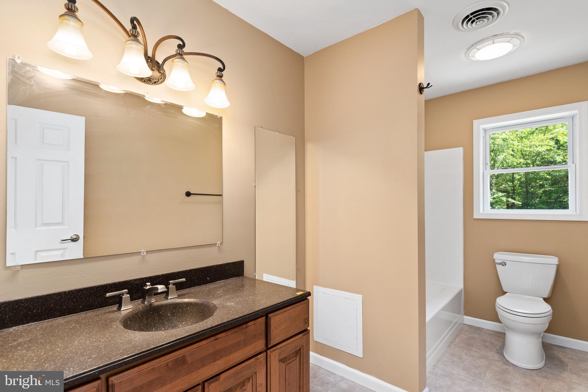 468 Ridge Road Lewisberry, PA 17339 - Photo 19 of 33 2nd Floor Full Bath
