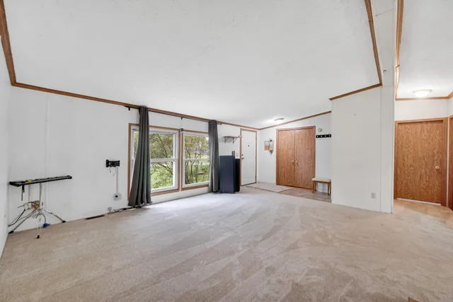 $204,000 | 46 South Delmar Court, Hebron, IN 46341