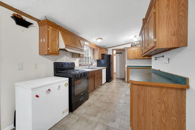 $204,000 | 46 South Delmar Court, Hebron, IN 46341