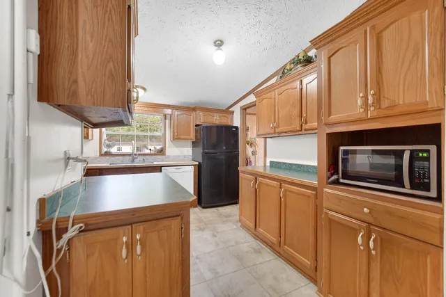 $204,000 | 46 South Delmar Court, Hebron, IN 46341