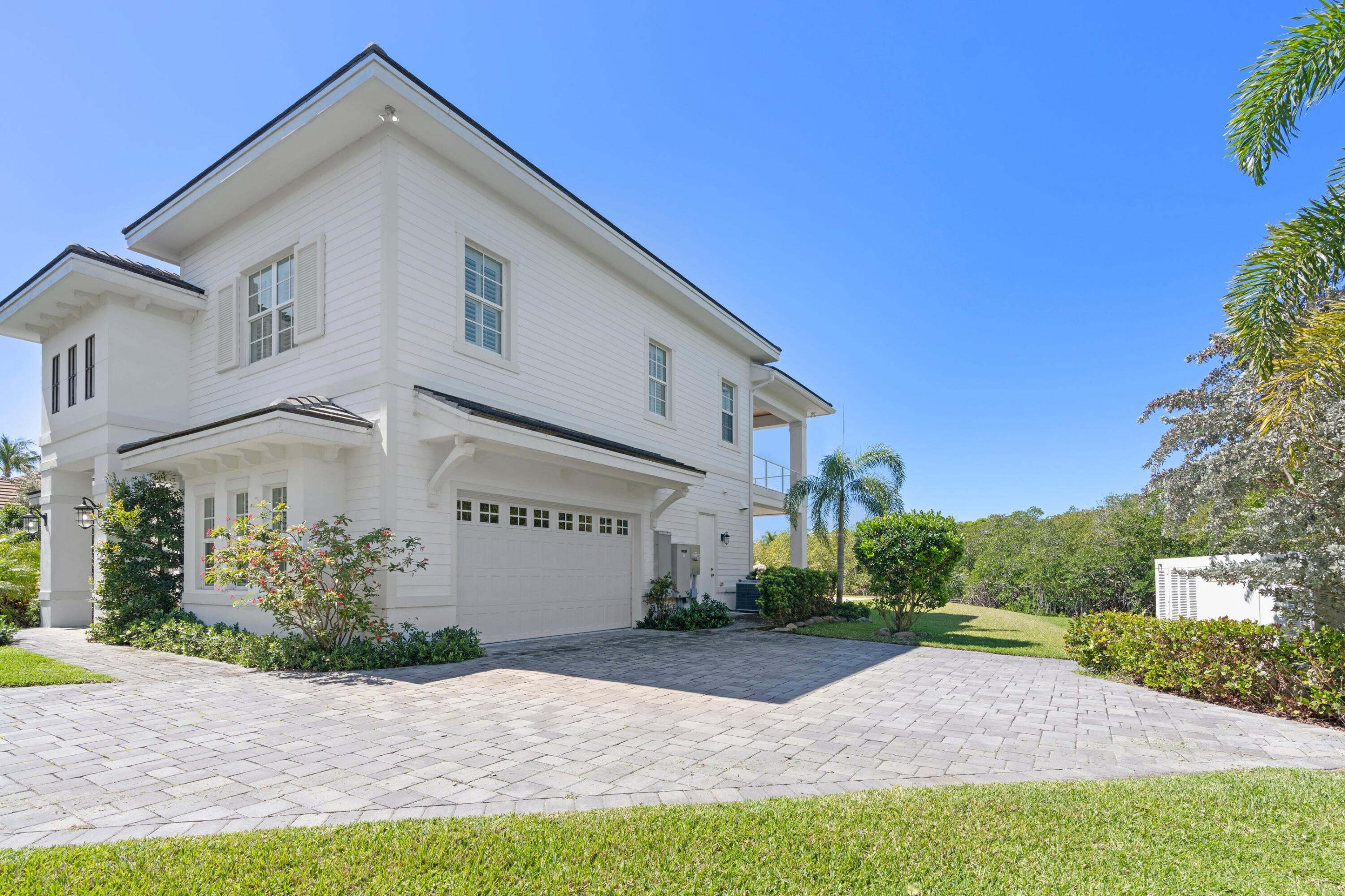 10420 Southeast Ridgeview Circle Jupiter, FL 33469 - Photo 4 of 46 4