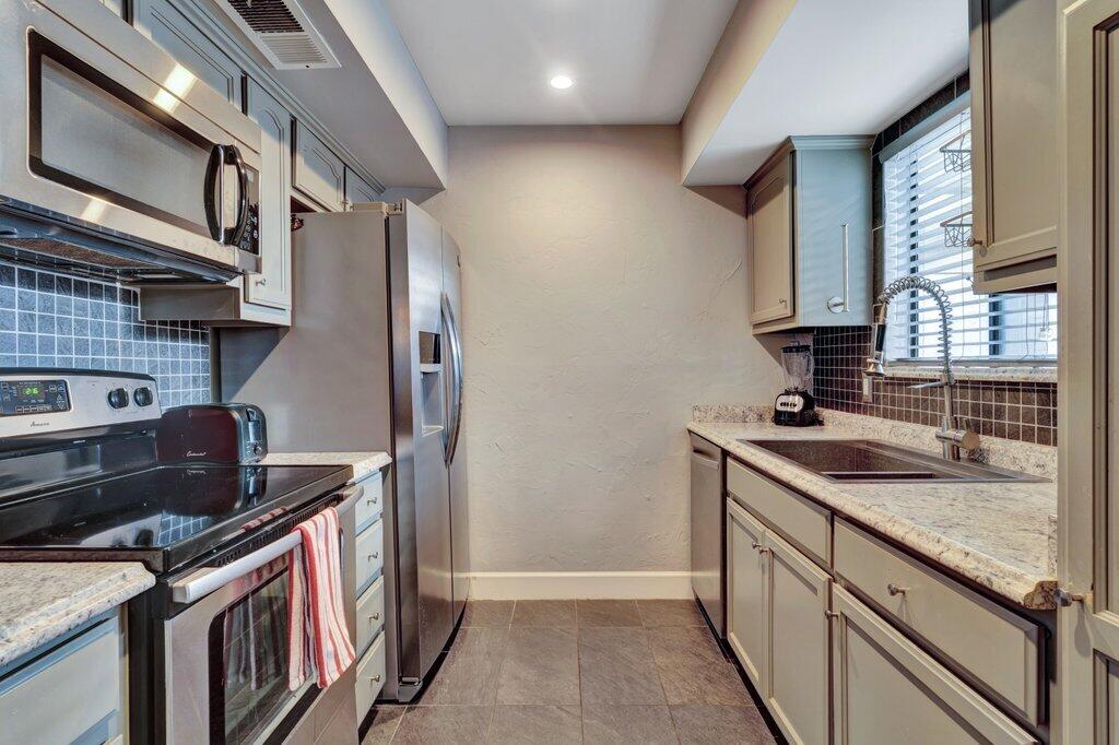 1050 Ramon Road, Unit 3 Palm Springs, CA 92264 - Photo 10 of 28 _DSC1191.jpg-SMALL