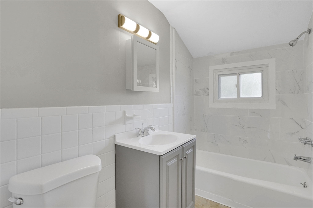57-59 East Bay Path Terrace Springfield, MA 01109 - Photo 18 of 34