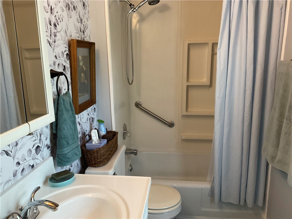 272 Emerson Street Rochester, NY 14613 - Photo 12 of 32