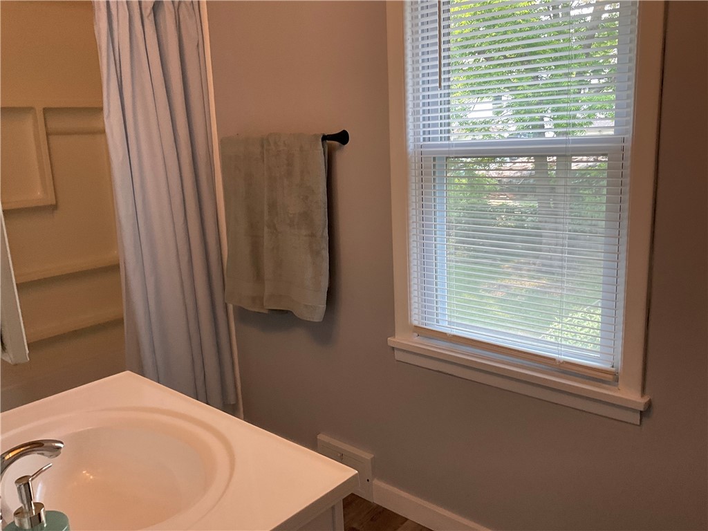 272 Emerson Street Rochester, NY 14613 - Photo 13 of 32