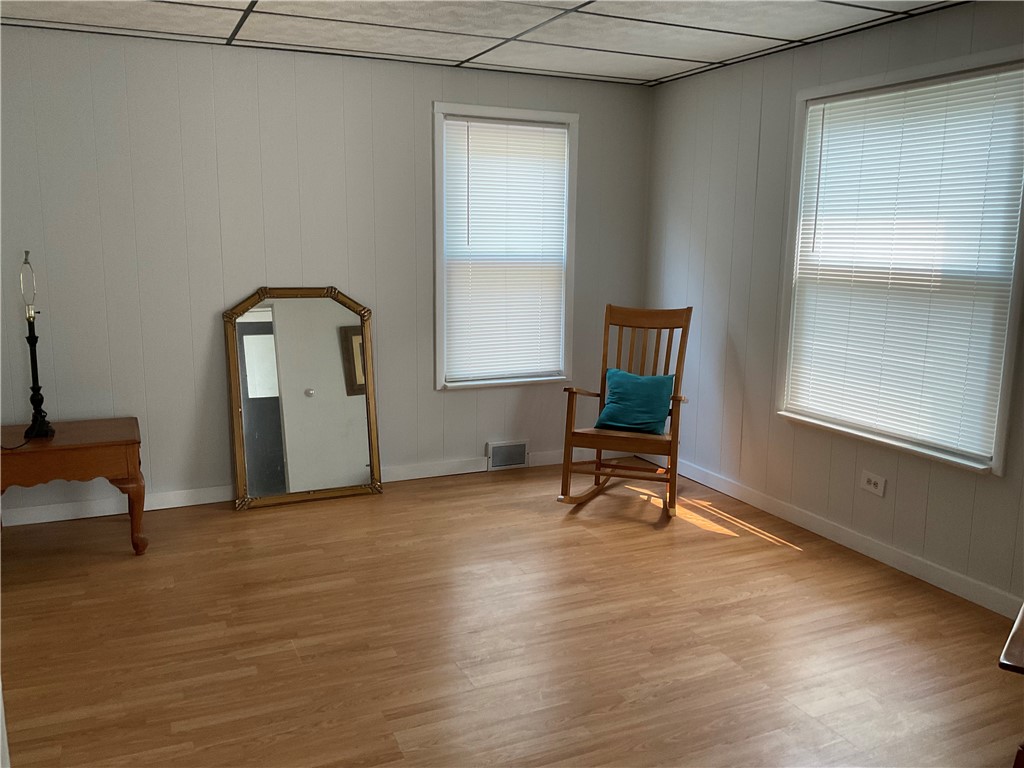 272 Emerson Street Rochester, NY 14613 - Photo 6 of 32