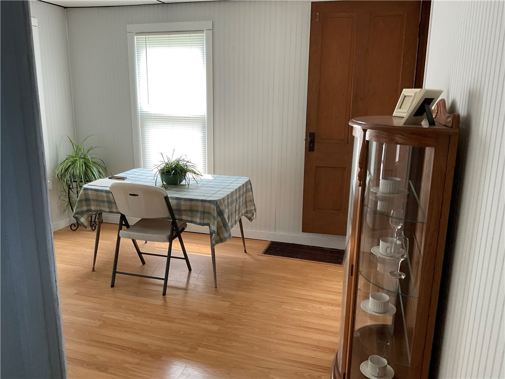 272 Emerson Street Rochester, NY 14613 - Photo 7 of 32