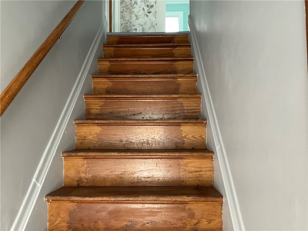 272 Emerson Street Rochester, NY 14613 - Photo 8 of 32