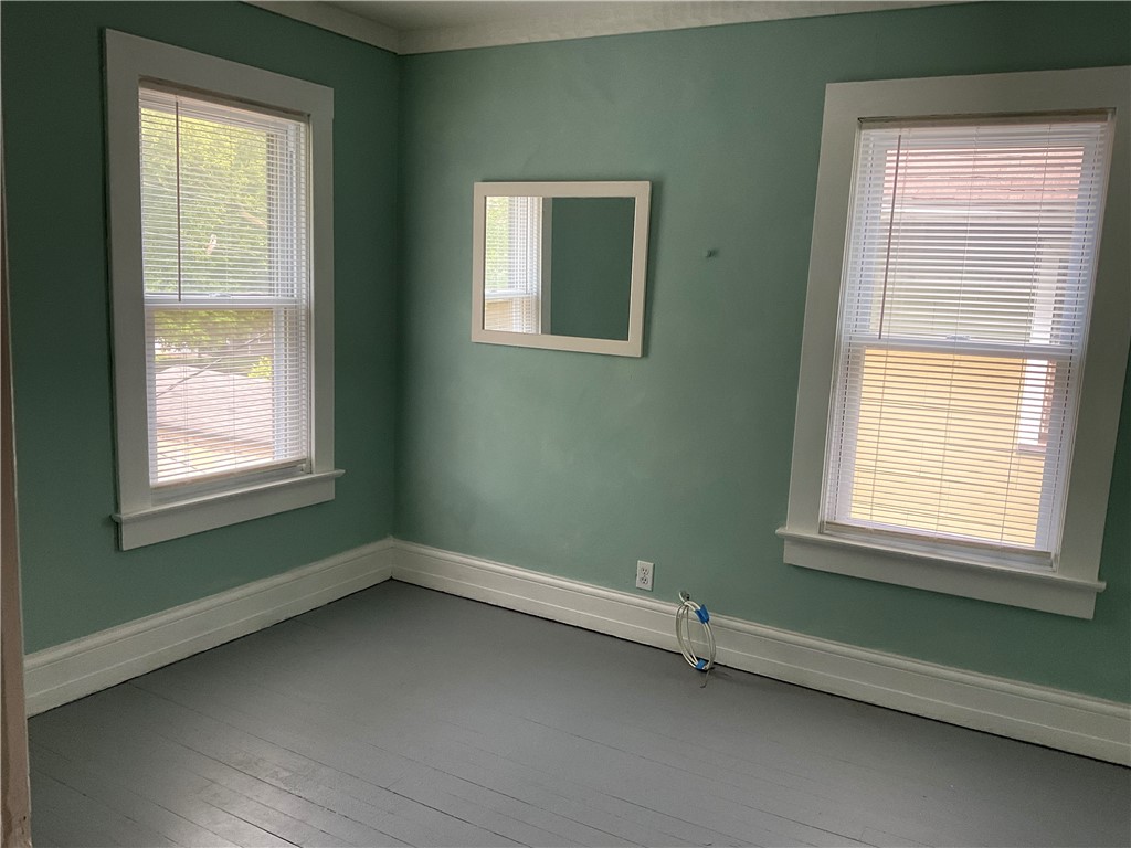 272 Emerson Street Rochester, NY 14613 - Photo 9 of 32