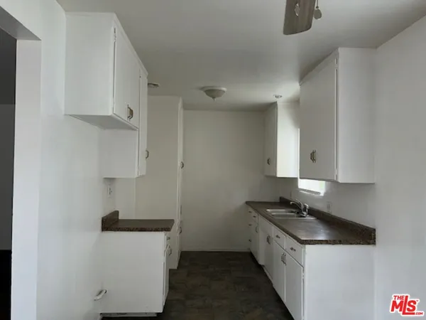 $2,400 | 10702 Crenshaw Boulevard, Unit 5, Inglewood, CA 90303