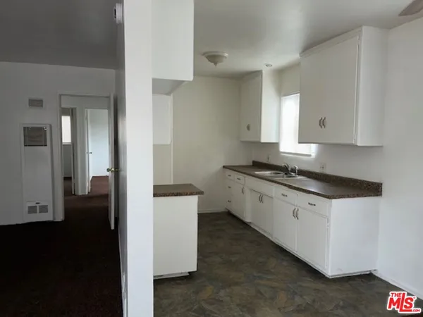 $2,400 | 10702 Crenshaw Boulevard, Unit 5, Inglewood, CA 90303