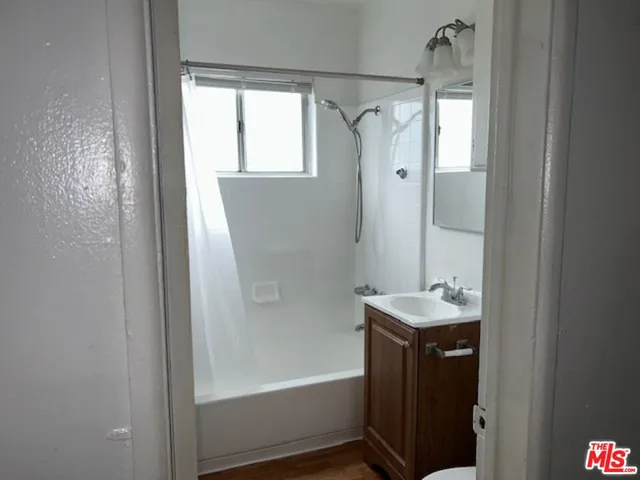 $2,500 | 10702 Crenshaw Boulevard, Unit 5, Inglewood, CA 90303