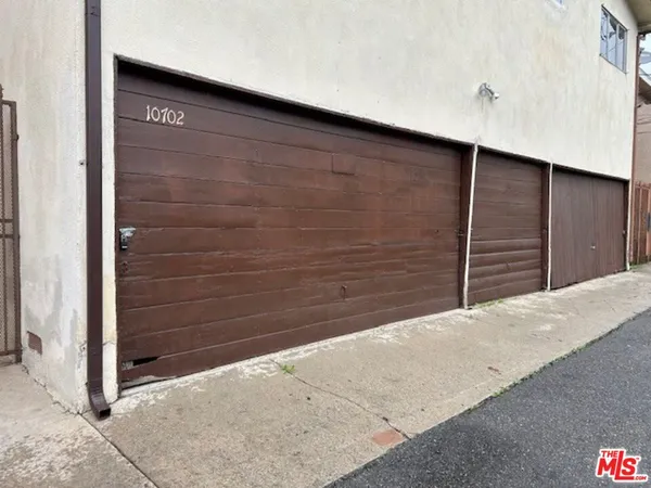 $2,400 | 10702 Crenshaw Boulevard, Unit 5, Inglewood, CA 90303