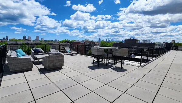 $1,200 | 1409 West Diversey Parkway, Unit 207, Chicago, IL 60614
