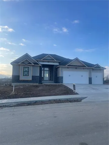 $879,950 | 8734 North Farley Avenue, Kansas City, MO 64157