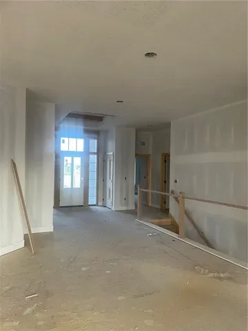 $879,950 | 8734 North Farley Avenue, Kansas City, MO 64157