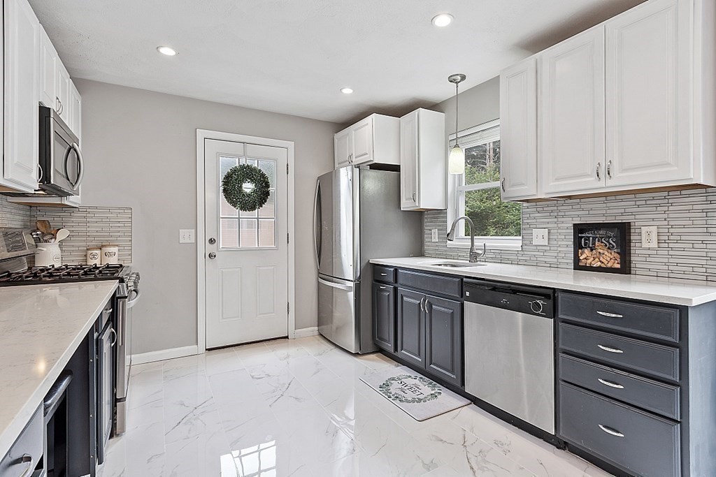 240 Acropolis Road Lowell, MA 01854 - Photo 6 of 22