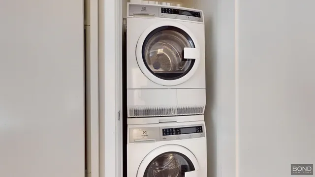 a close up view of a washer and dryer