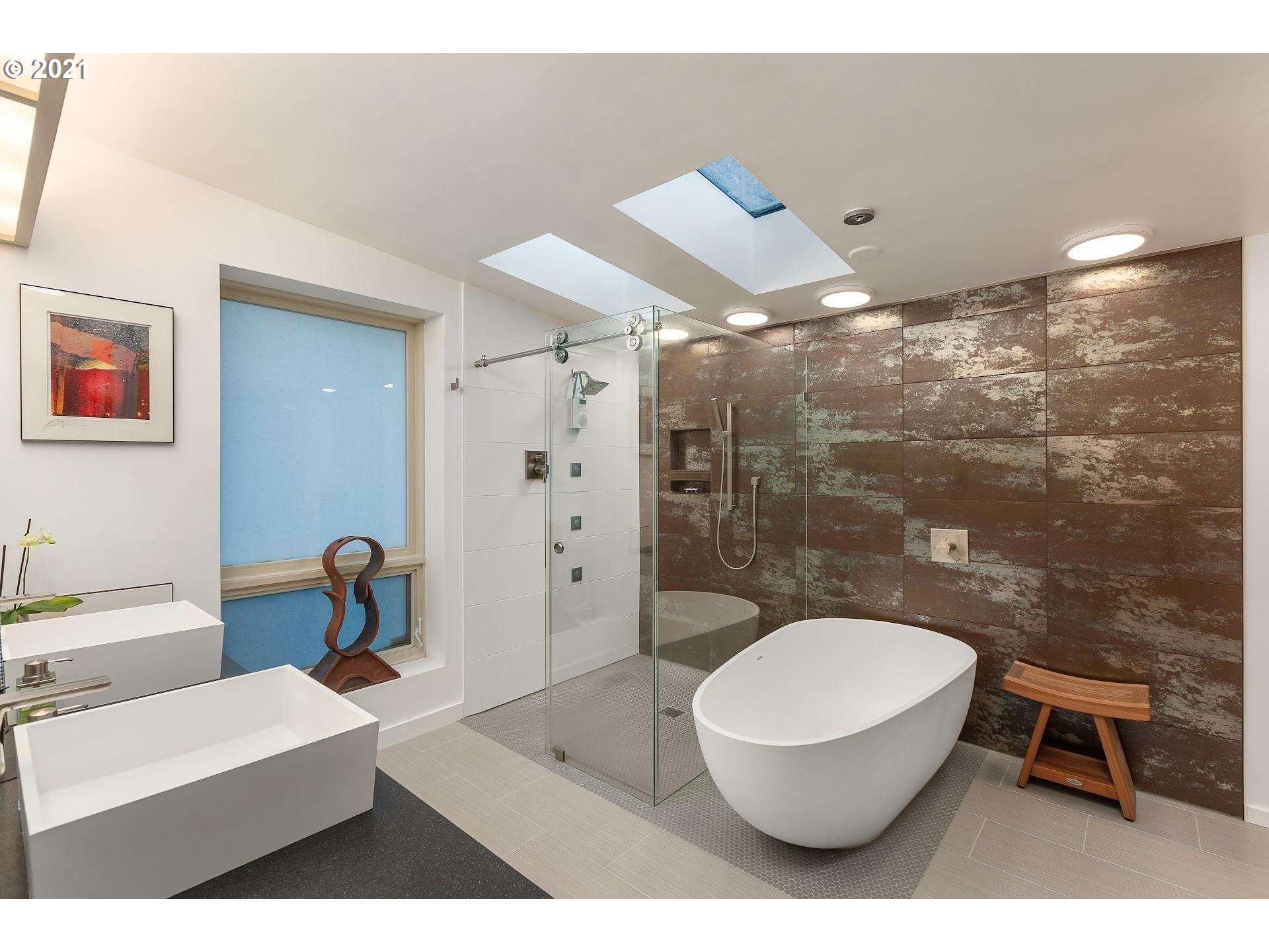2855 Southwest Rutland Terrace Portland, OR 97205 - Photo 13 of 32 Bathroom, Attached
