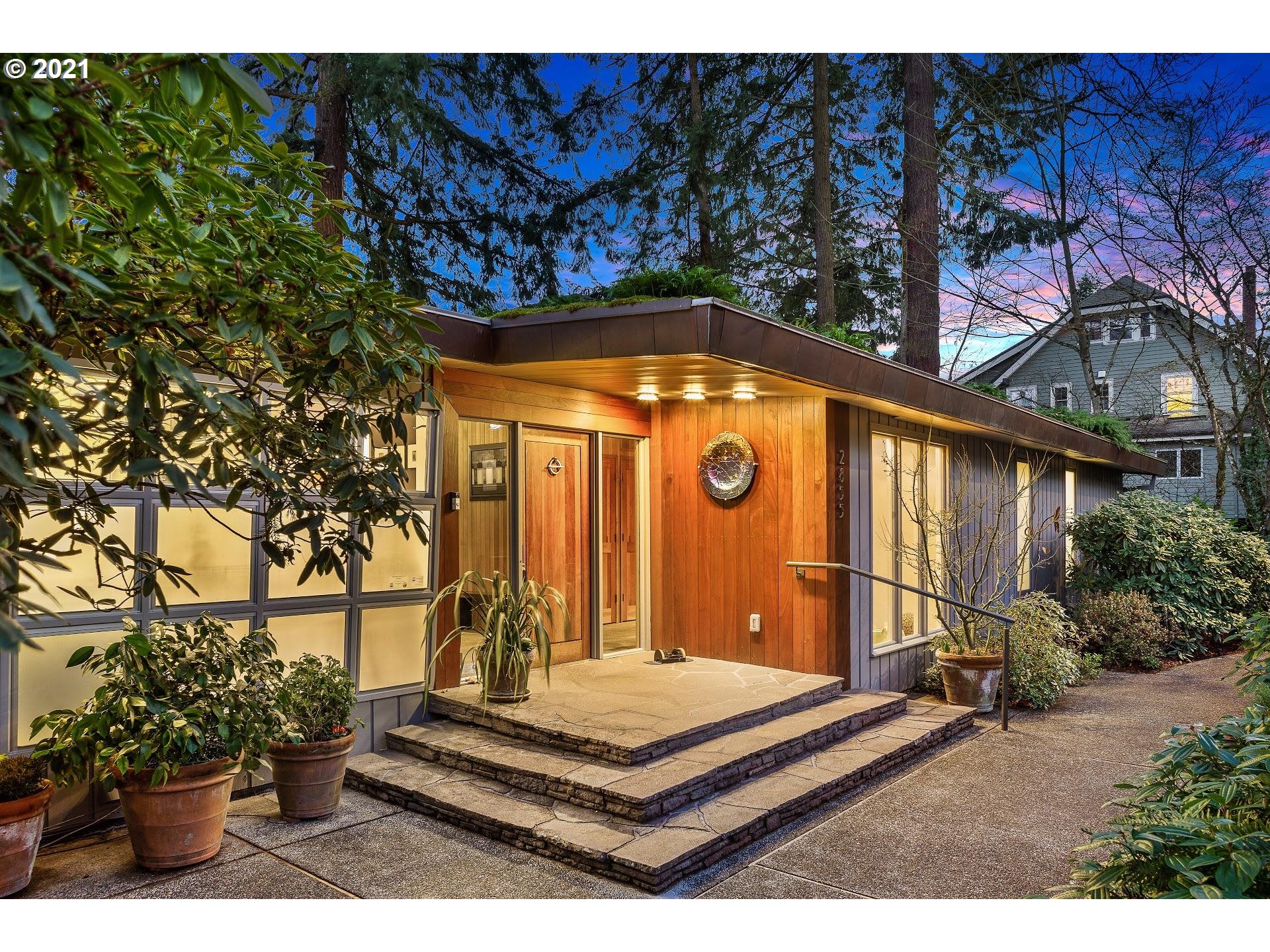 2855 Southwest Rutland Terrace Portland, OR 97205 - Photo 2 of 32 Gallery Image 2
