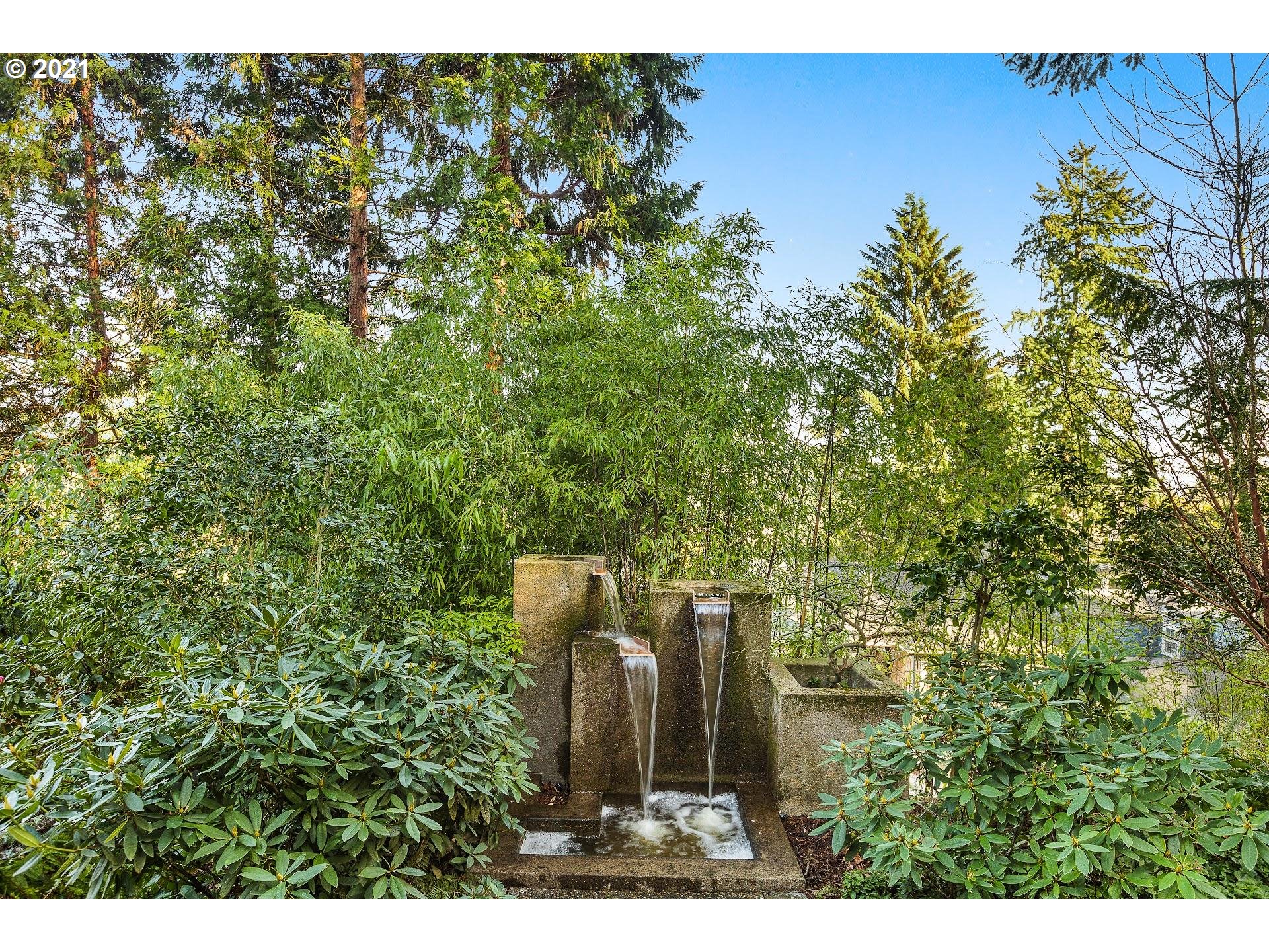 2855 Southwest Rutland Terrace Portland, OR 97205 - Photo 22 of 32 Water Feature