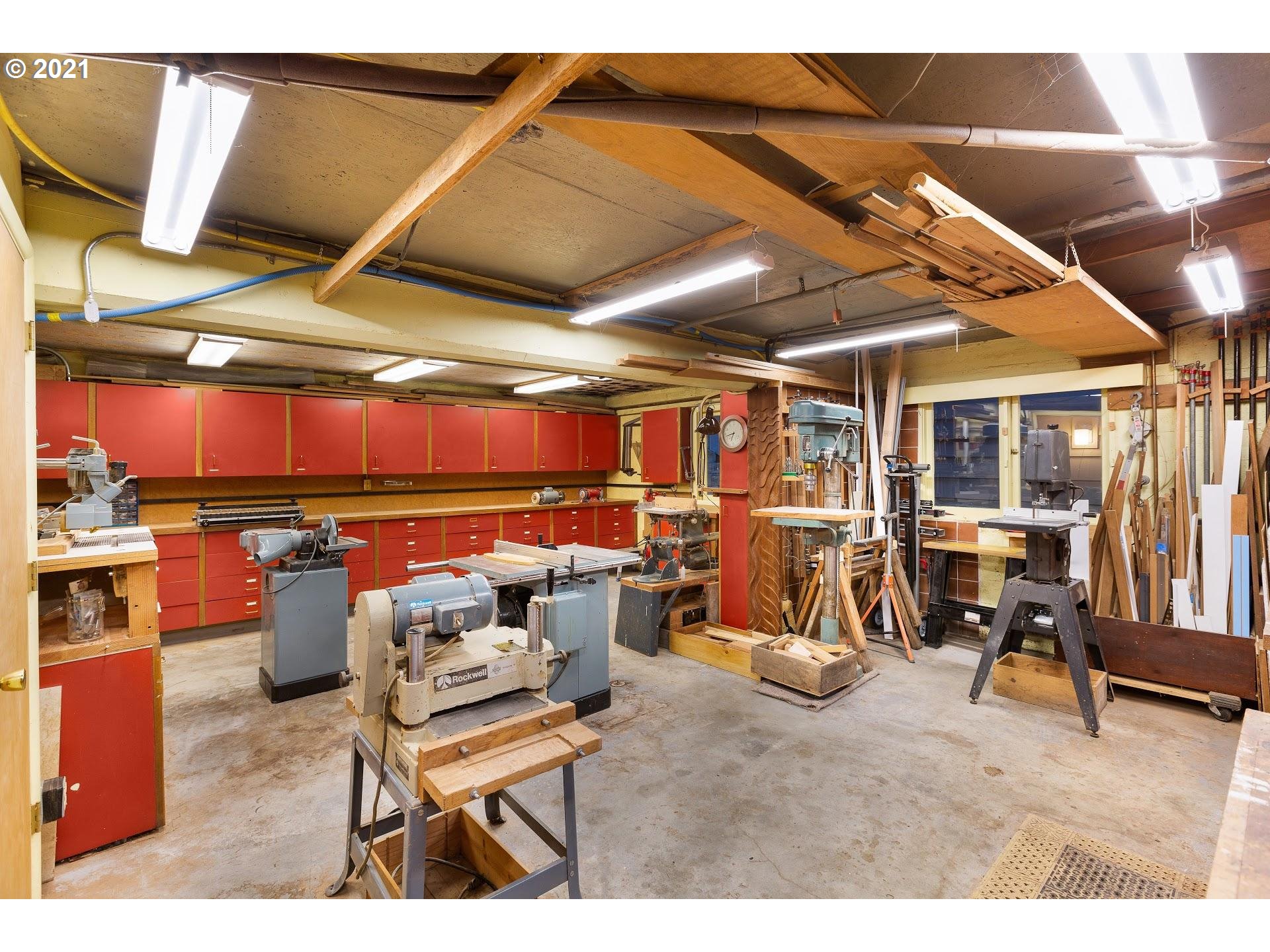 2855 Southwest Rutland Terrace Portland, OR 97205 - Photo 30 of 32 Workshop