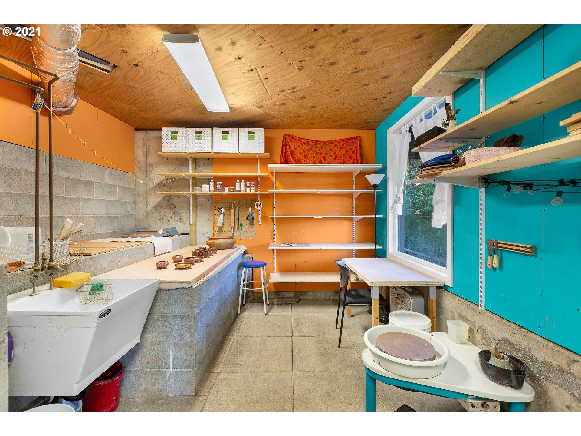 2855 Southwest Rutland Terrace Portland, OR 97205 - Photo 31 of 32 Studio