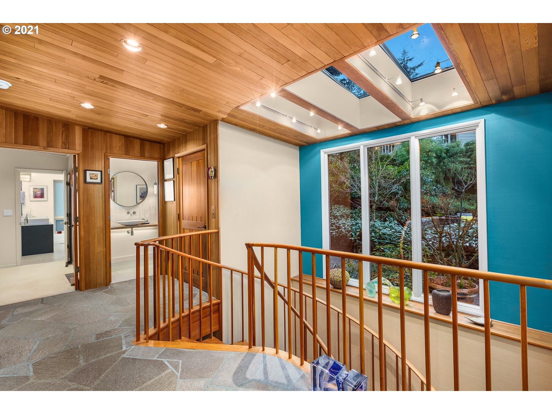 2855 Southwest Rutland Terrace Portland, OR 97205 - Photo 5 of 32 Entrance/Foyer